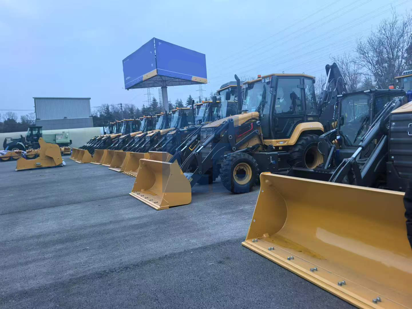 Highland Heavy Machinery Wheel Loader Fleet for Bulk Construction Equipment Supply